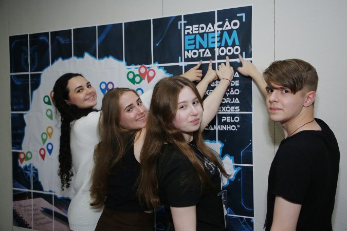 Estudantes da rede estadual participam de imersão de redação para o Enem