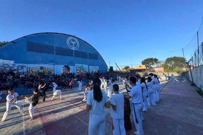 155 alunos da rede estadual participam de batizado e troca de cordas de projeto de capoeira