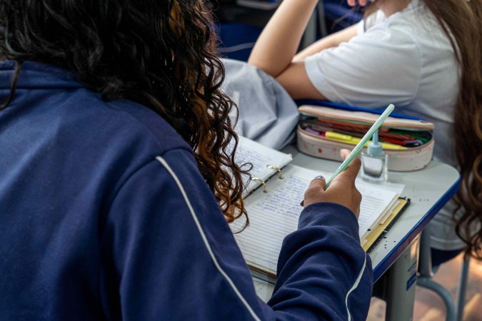 Bets, escala 6x1 e SUS: professores da rede estadual apontam possíveis temas da redação do Enem