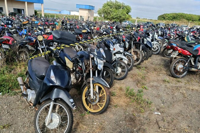 Detran-PR promove em Maringá leilão de 1.185 veículos para sucata no próximo dia 28