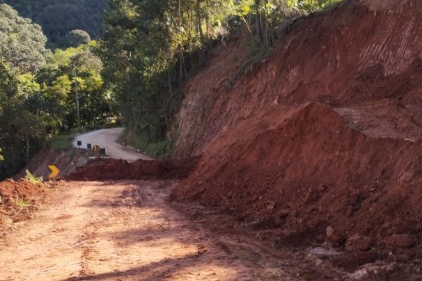 DER-PR informa interdição da PR-340 entre Tunas do Paraná e Cerro Azul nesta quinta